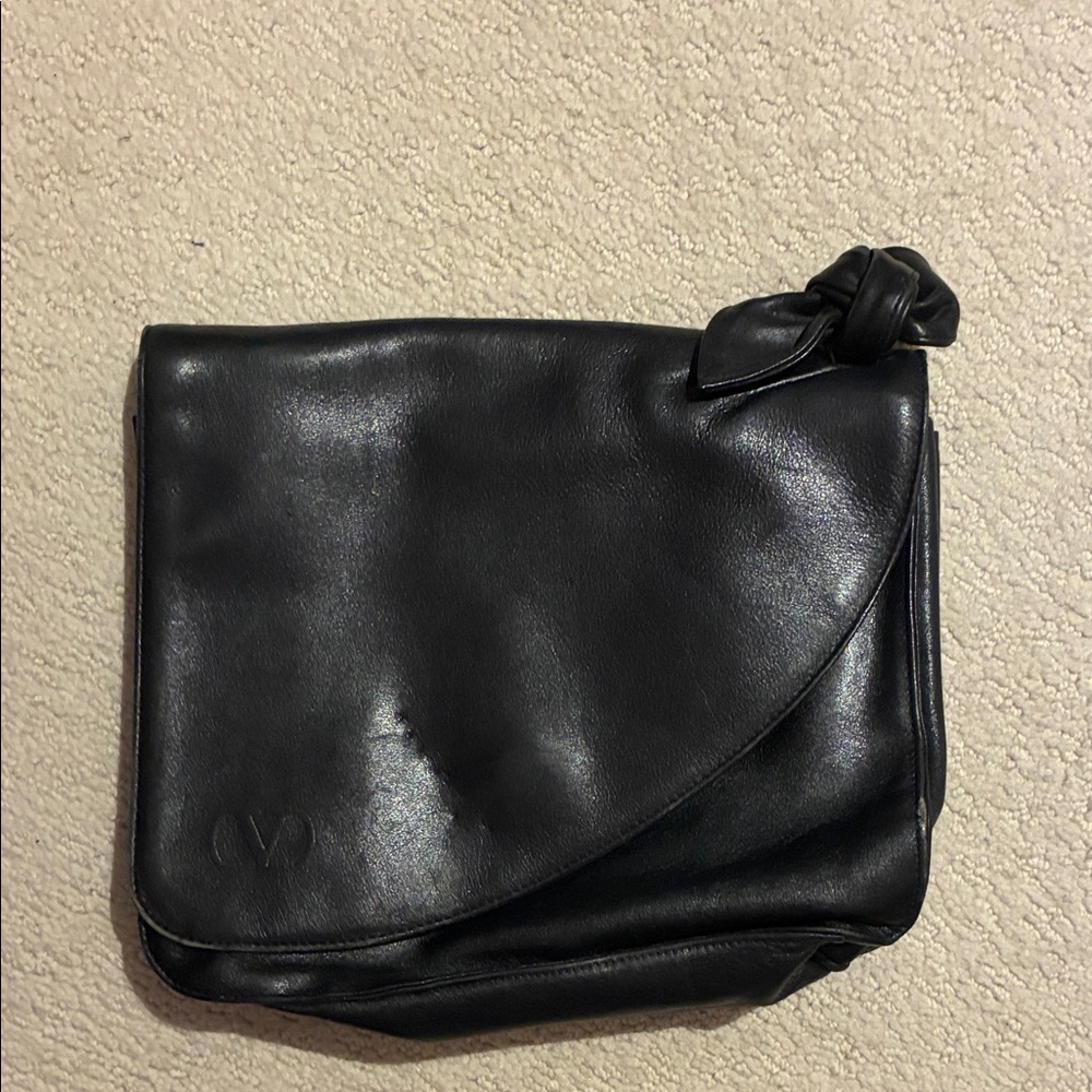 Valentino Garavani Black Leather Clutch Bag👝